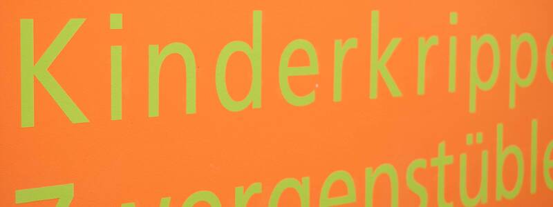 Eingangsschild der Evangelischen Kinderkrippe Zwergenstüble