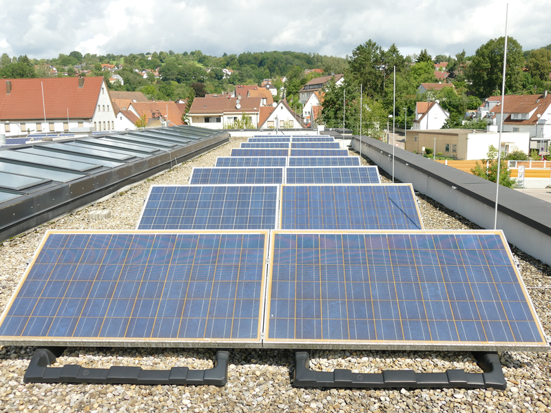 PV-Anlage auf dem Dach des Ebersbacher Rathauses